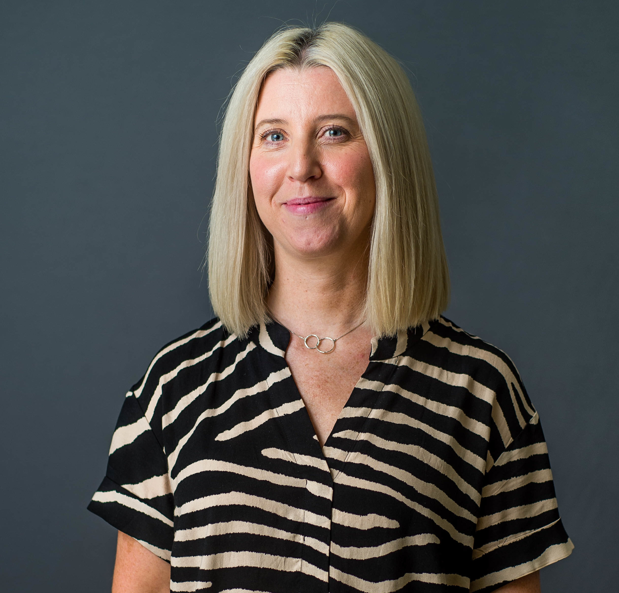 Cyfathrebu a Materion Cyhoeddus